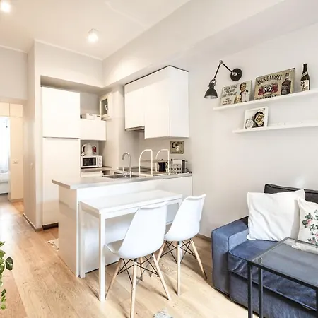 Easylife - Bellissimo Con Balconcino Panoramico Nel Vivace Quartiere Dei Navigli Apartamento Milão